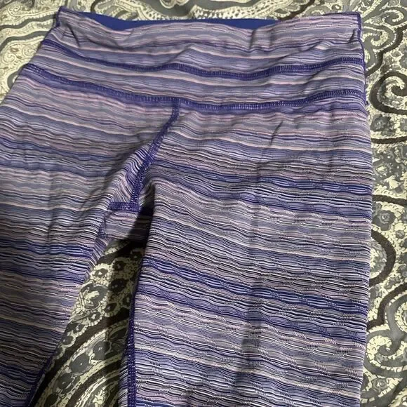 Lululemon Purple Crop Capri - Picture 4 of 11